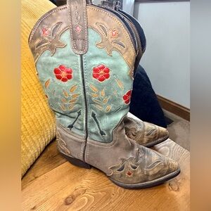 Laredo Jasmine Embroidered Snip Toe Western Boot 7